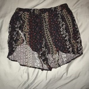 Hollister Loose Patterned Shorts